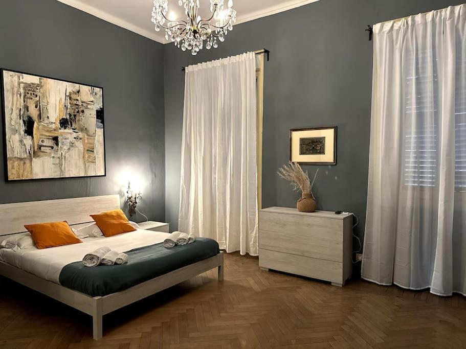 Spacious And Stylish In The City Center Apartment *
