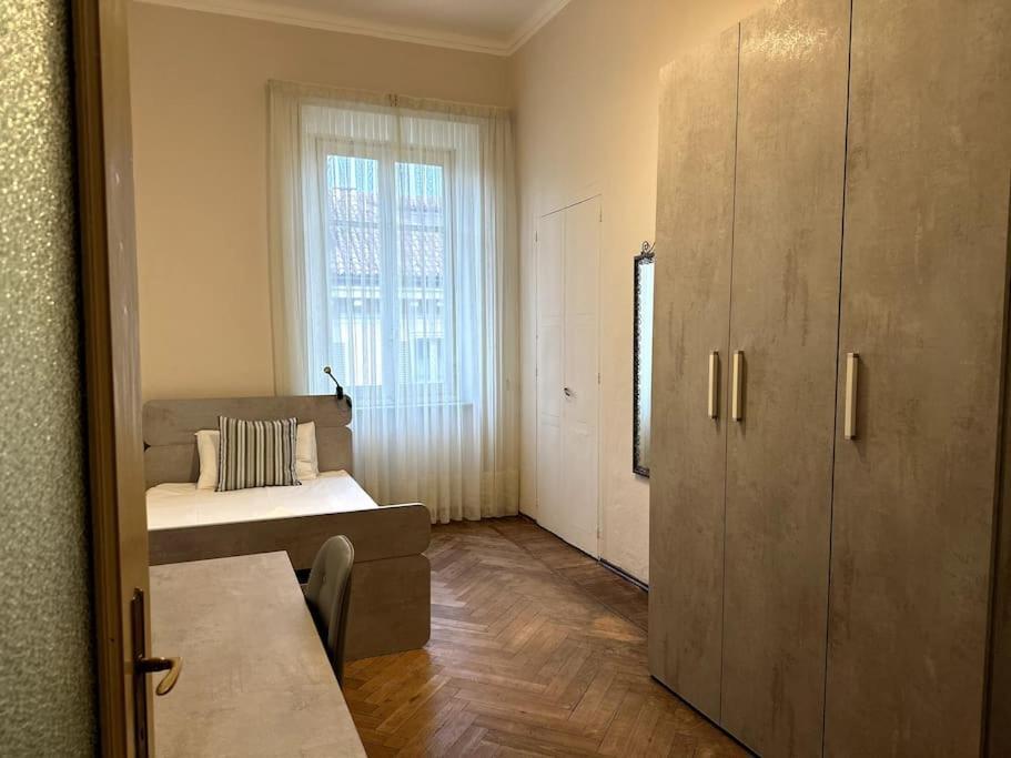 Spacious And Stylish In The City Center Apartment *